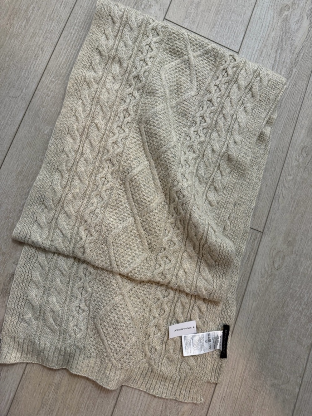 Banana Republic Cable Knit Scarf in Cream